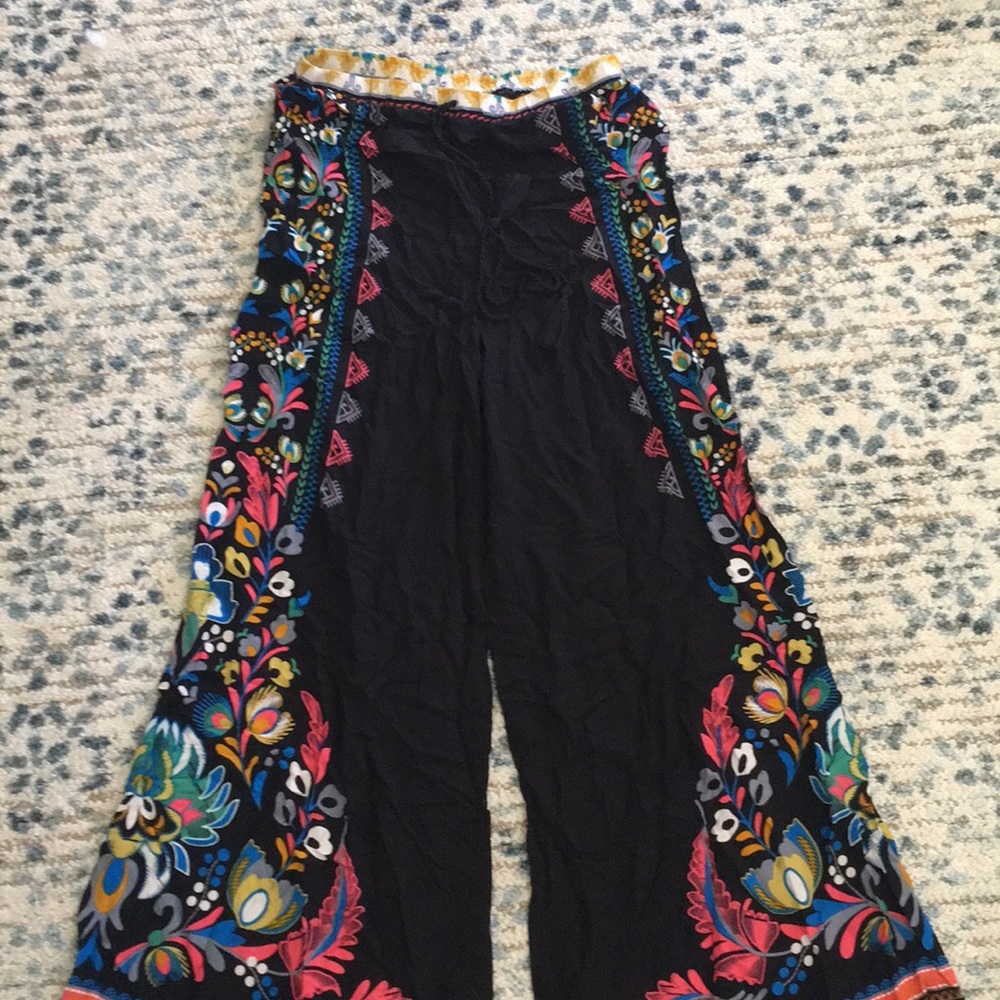 Juniors Hippie flowing pants NEVER WORN
